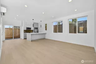 1220 NE 100th St, Seattle, WA 98125 - Photo 4