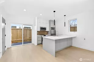 1220 NE 100th St, Seattle, WA 98125 - Photo 8
