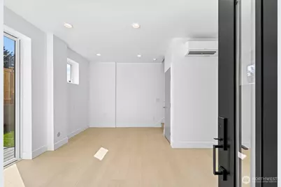 1218 NE 100th Street, Seattle, WA 98125 - Photo 4