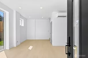 1218 NE 100th St, Seattle, WA 98125 - Photo 4