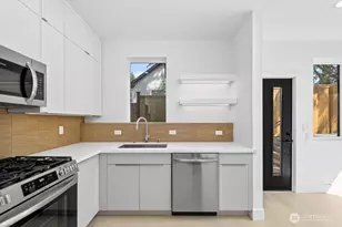 1218 NE 100th St, Seattle, WA 98125 - Photo 10