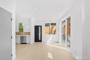 1218 NE 100th St, Seattle, WA 98125 - Photo 8
