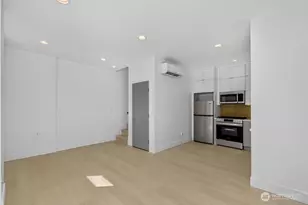 1218 NE 100th St, Seattle, WA 98125 - Photo 6