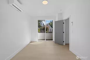 1218 NE 100th St, Seattle, WA 98125 - Photo 16