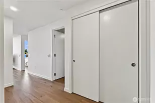 10232 NE 10th St, Bellevue, WA 98004 - Photo 18