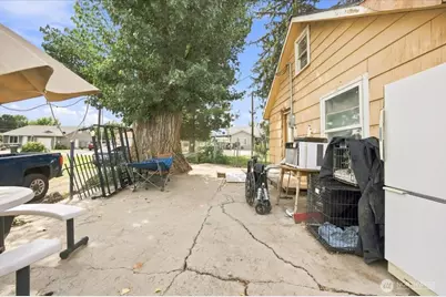 703 N 5th Street, Grandview, WA 98930 - Photo 10