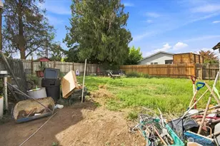 703 N 5th St, Grandview, WA 98930 - Photo 14