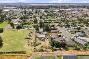 703 N 5th St, Grandview, WA 98930 - Photo 20