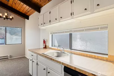 2619 58th Avenue SW #Upper, Seattle, WA 98116 - Photo 6