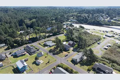 45 S Third Street, Pacific Beach, WA 98571 - Photo 6
