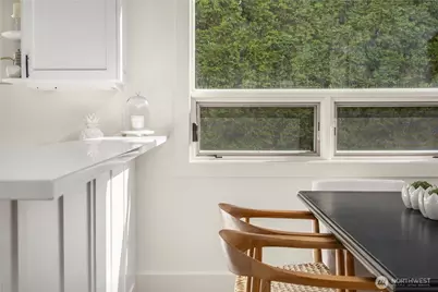 9801 NE 4th Street #D, Bellevue, WA 98004 - Photo 18