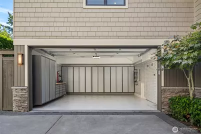 9801 NE 4th Street #D, Bellevue, WA 98004 - Photo 32