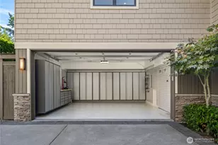 9801 NE 4th St, Bellevue, WA 98004 - Photo 32