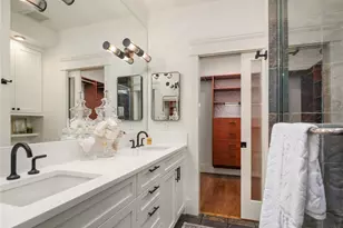 9801 NE 4th St, Bellevue, WA 98004 - Photo 20
