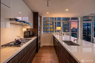 583 Battery St, Seattle, WA 98121 - Photo 4