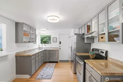 8012 25th Avenue NW, Seattle, WA 98117 - Photo 10