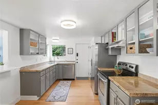 8012 25th Ave NW, Seattle, WA 98117 - Photo 10