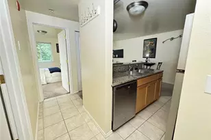 300 10th Ave, Seattle, WA 98122 - Photo 18