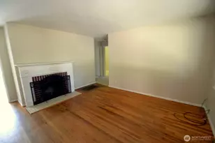 13702 Densmore Ave N, Seattle, WA 98133 - Photo 2