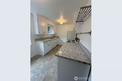 13702 Densmore Avenue N, Seattle, WA 98133 - Photo 14