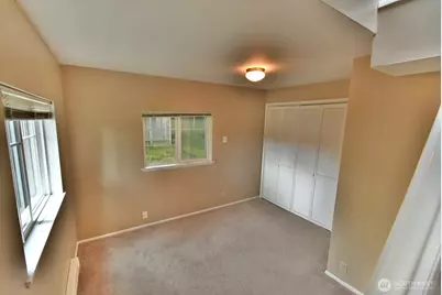 13702 Densmore Avenue N, Seattle, WA 98133 - Photo 4