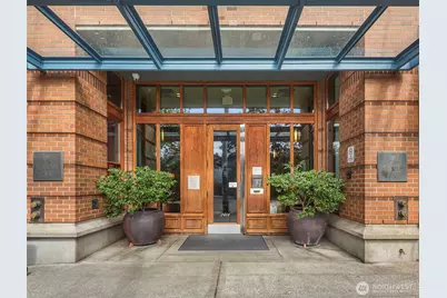 2414 1st Avenue #304, Seattle, WA 98121 - Photo 2
