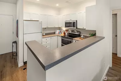2414 1st Avenue #304, Seattle, WA 98121 - Photo 10