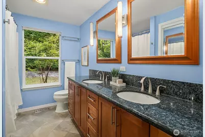 909 110th Avenue SE, Bellevue, WA 98004 - Photo 20