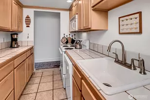 1001 Queen Anne Ave N, Seattle, WA 98109 - Photo 16