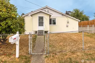 2703 Maple St, Bremerton, WA 98310 - Photo 2