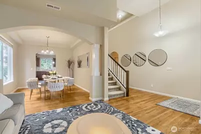 537 NE Queen Avenue, Renton, WA 98056 - Photo 2