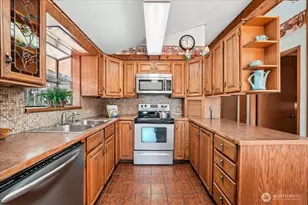 10006 Eagle Pl, Anderson Island, WA 98303 - Photo 18