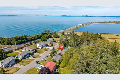 2348 Happy Lane, Oak Harbor, WA 98277 - Photo 2
