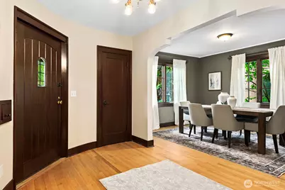 6238 25th Avenue NE, Seattle, WA 98115 - Photo 2