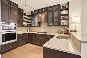10045 NE 1st St, Bellevue, WA 98004 - Photo 14