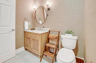 10045 NE 1st St, Bellevue, WA 98004 - Photo 22