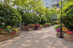 10045 NE 1st St, Bellevue, WA 98004 - Photo 32