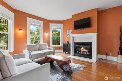 1921 44th Avenue SW, Seattle, WA 98116 - Photo 4