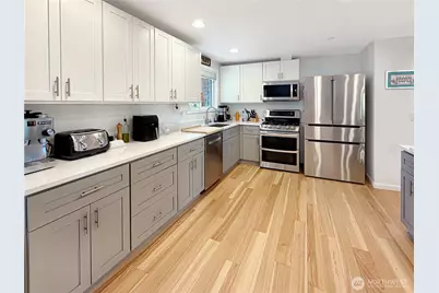 1162 Grow Avenue NW, Bainbridge Island, WA 98110 - Photo 2