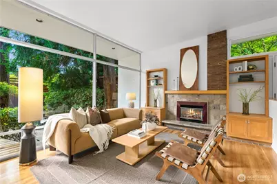 8504 43rd Avenue NE, Seattle, WA 98115 - Photo 2