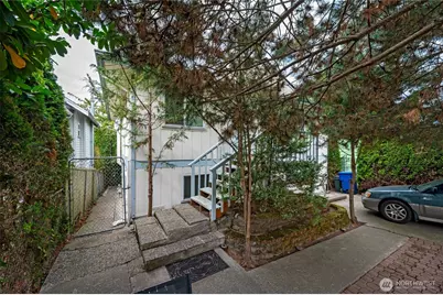 9253 3rd Avenue NW, Seattle, WA 98133 - Photo 2