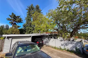 16042 SE 10th St, Bellevue, WA 98008 - Photo 2