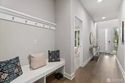 1022 124th Court NE #E4, Bellevue, WA 98005 - Photo 6