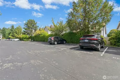517 225th Lane NE #E202, Sammamish, WA 98074 - Photo 32
