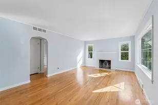 1048 S 100th St, Seattle, WA 98168 - Photo 8