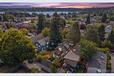734 N 75th Street, Seattle, WA 98103 - Photo 30