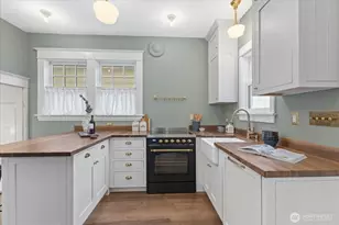 734 N 75th St, Seattle, WA 98103 - Photo 10