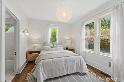 734 N 75th Street, Seattle, WA 98103 - Photo 8