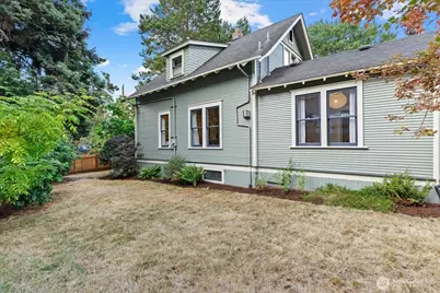 734 N 75th Street, Seattle, WA 98103 - Photo 24