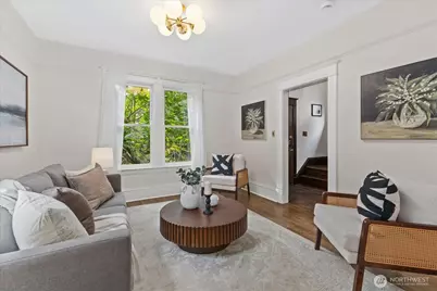 734 N 75th Street, Seattle, WA 98103 - Photo 4